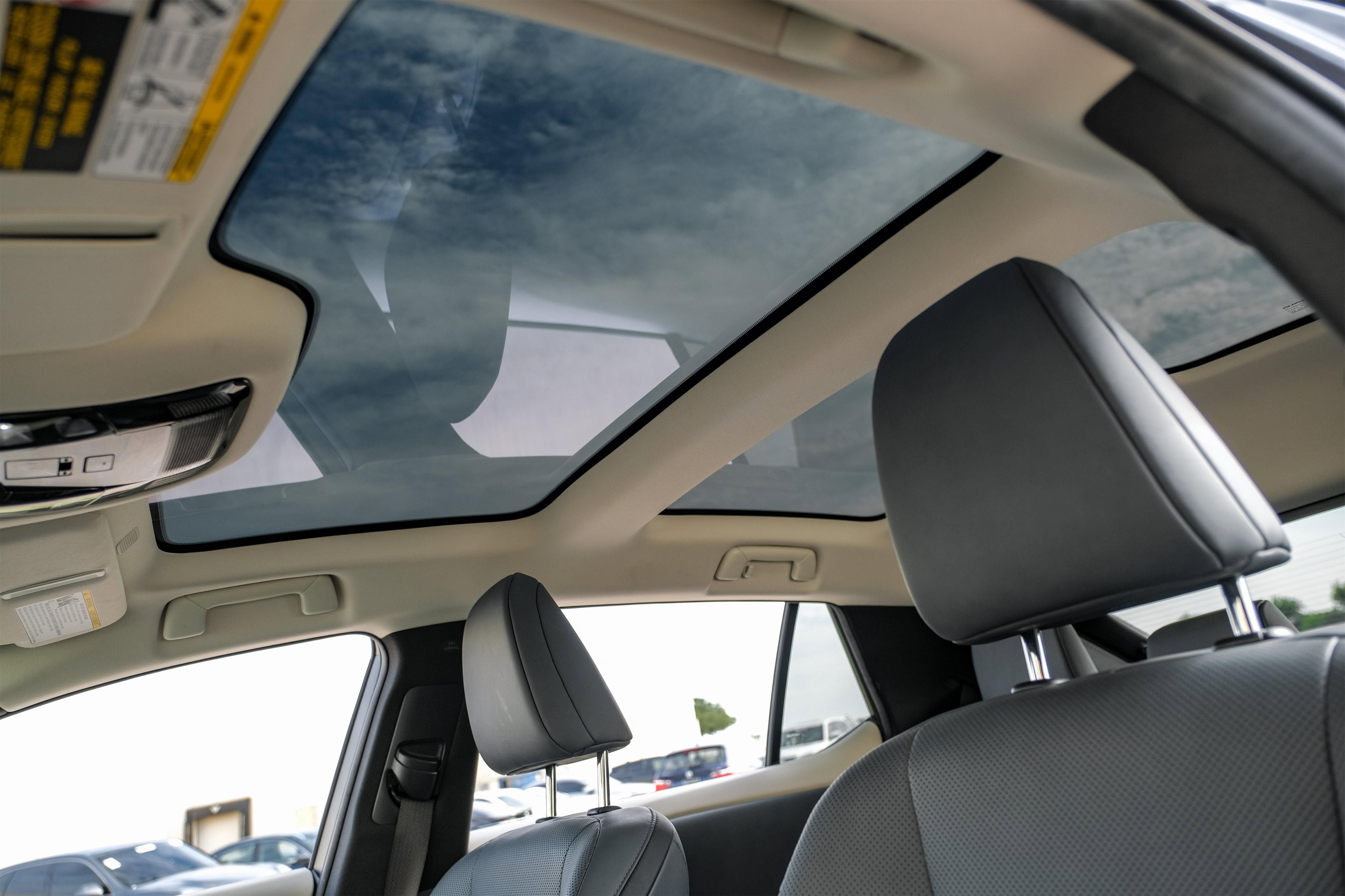 Used 2023 Lexus RZ 450e Premium w/ Technology Package image 4