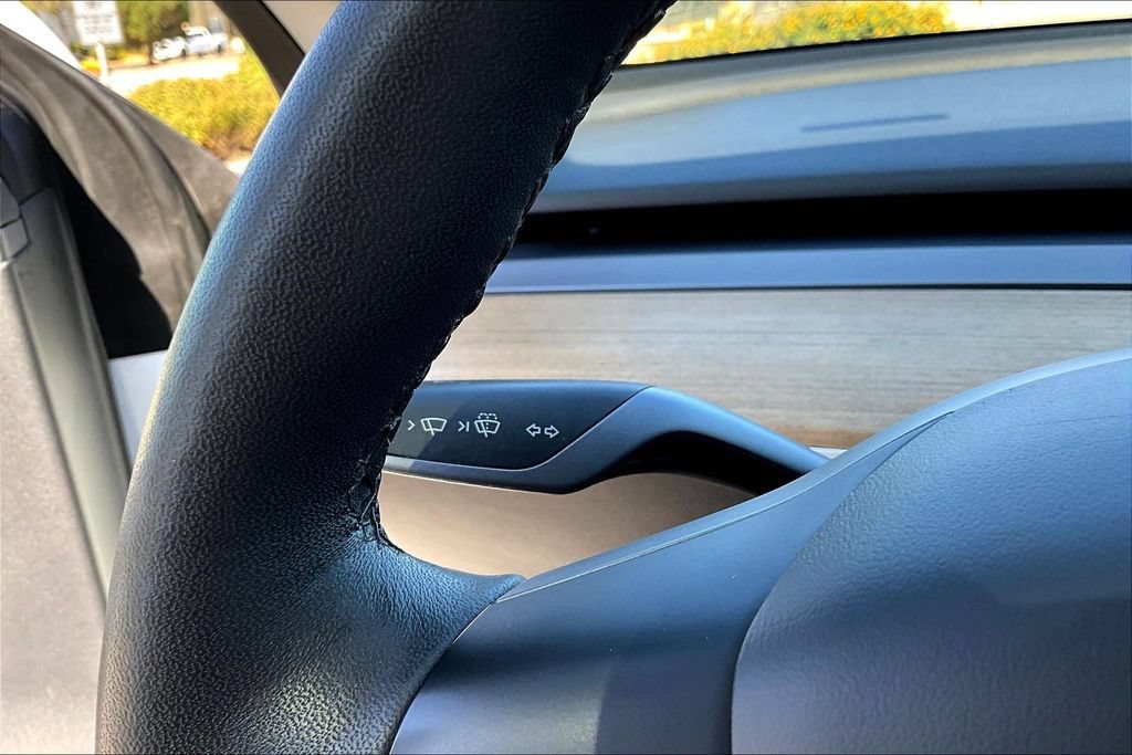 Used 2023 Tesla Model Y Long Range AWD/4WD image 16