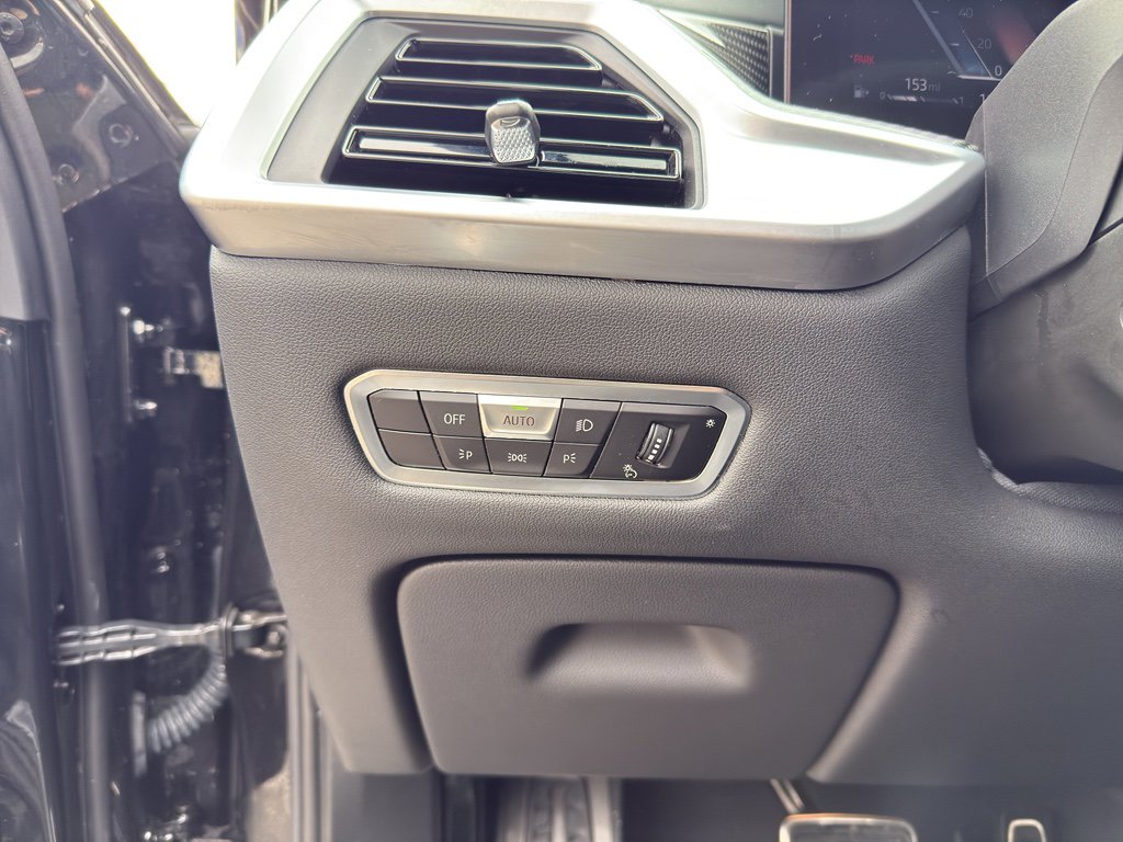 Used 2023 BMW X7 M60i image 14