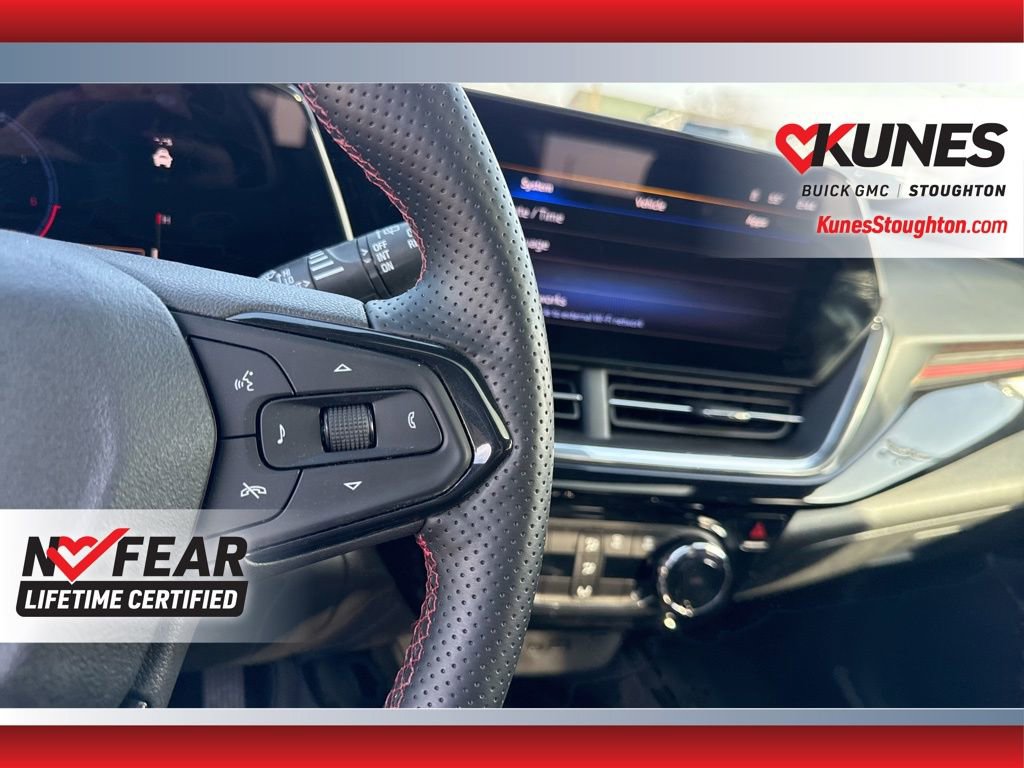 Used 2024 Chevrolet Trax RS w/ Sunroof Package FWD image 28