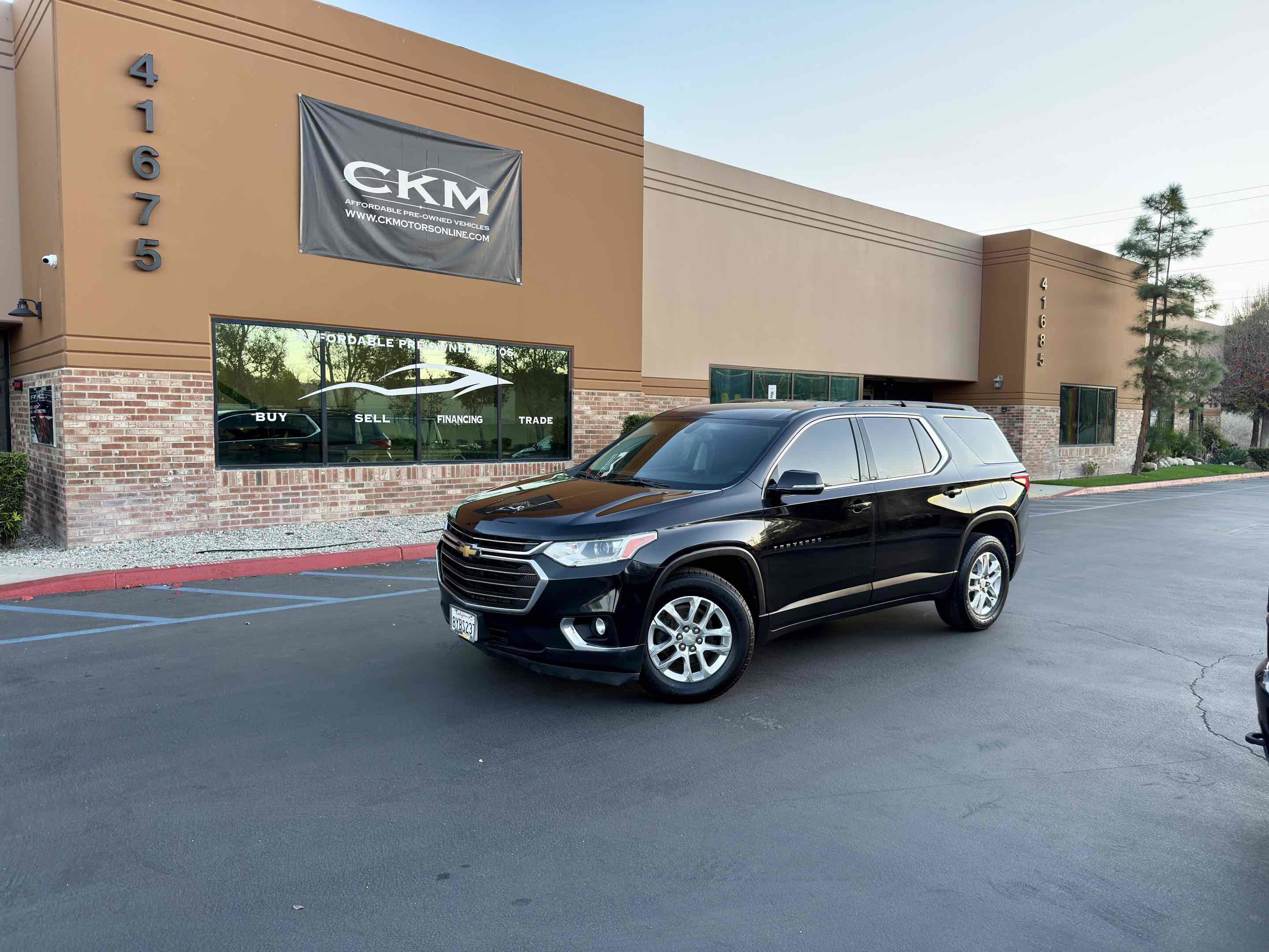 Used 2019 Chevrolet Traverse LT image 2