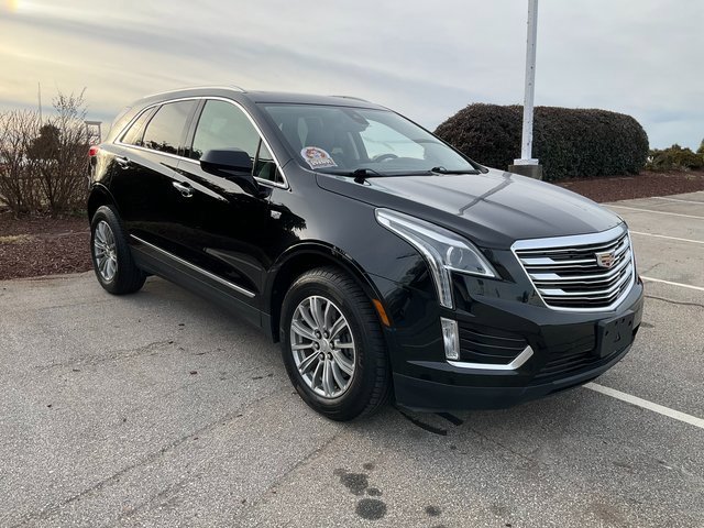 Used 2017 Cadillac XT5 Luxury w/ Driver Awareness Package image 3
