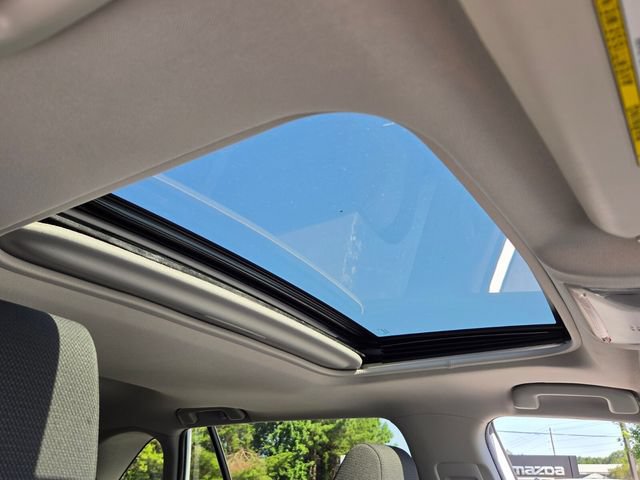 Used 2022 Toyota RAV4 XLE w/ Convenience Package FWD image 18