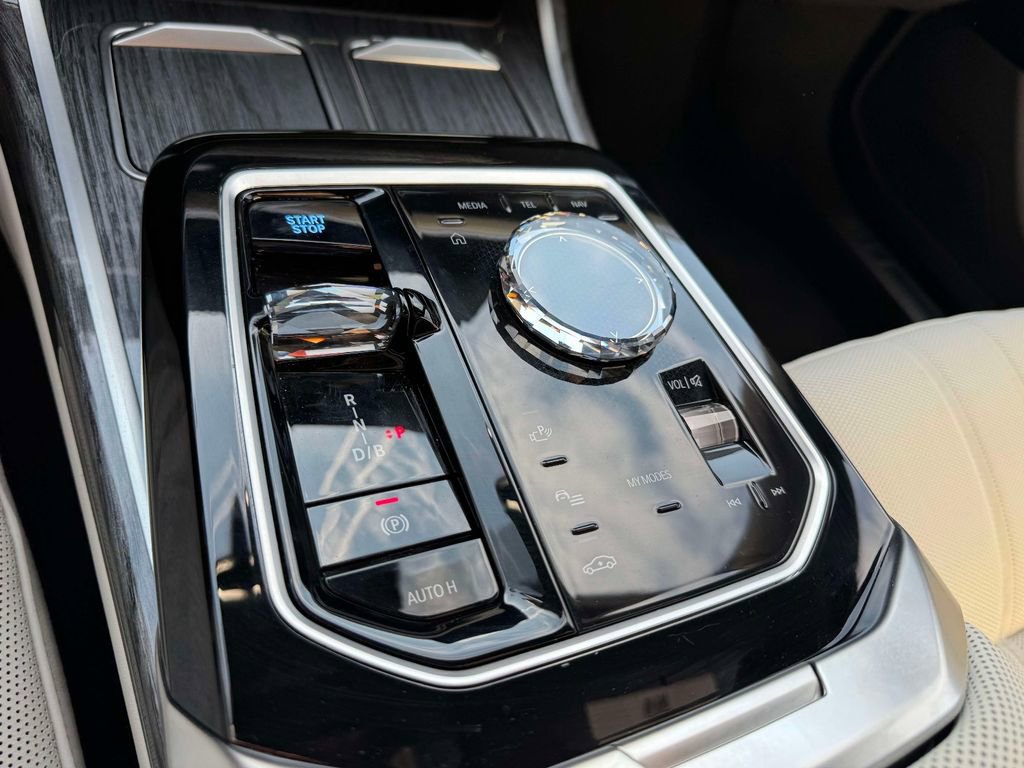 Certified 2025 BMW i7 eDrive50 w/ M Sport Package image 15