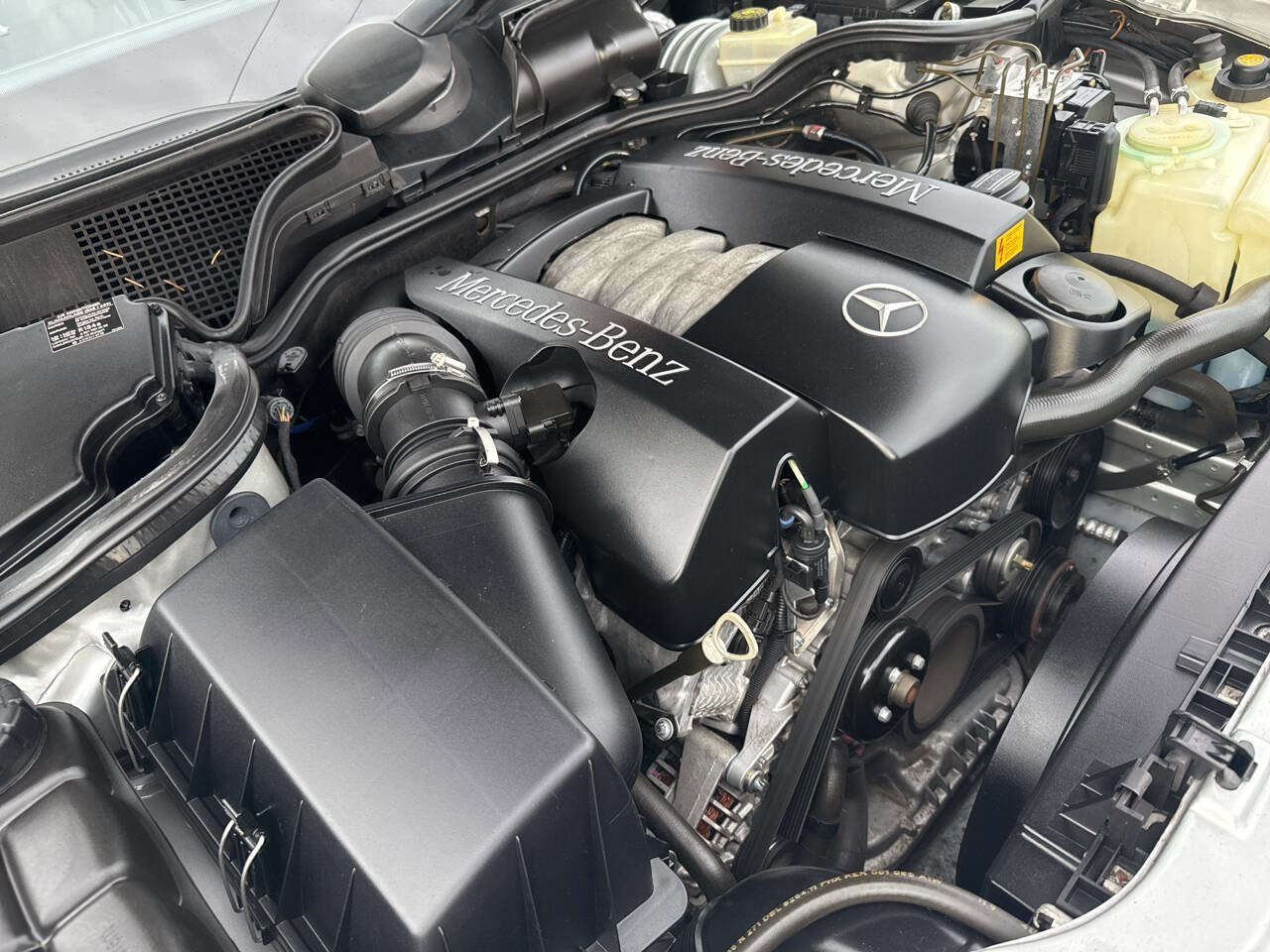 Used 2000 Mercedes-Benz E 320 4MATIC Wagon image 16