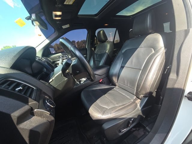 Used 2018 Ford Explorer XLT w/ Equipment Group 202A AWD/4WD image 25