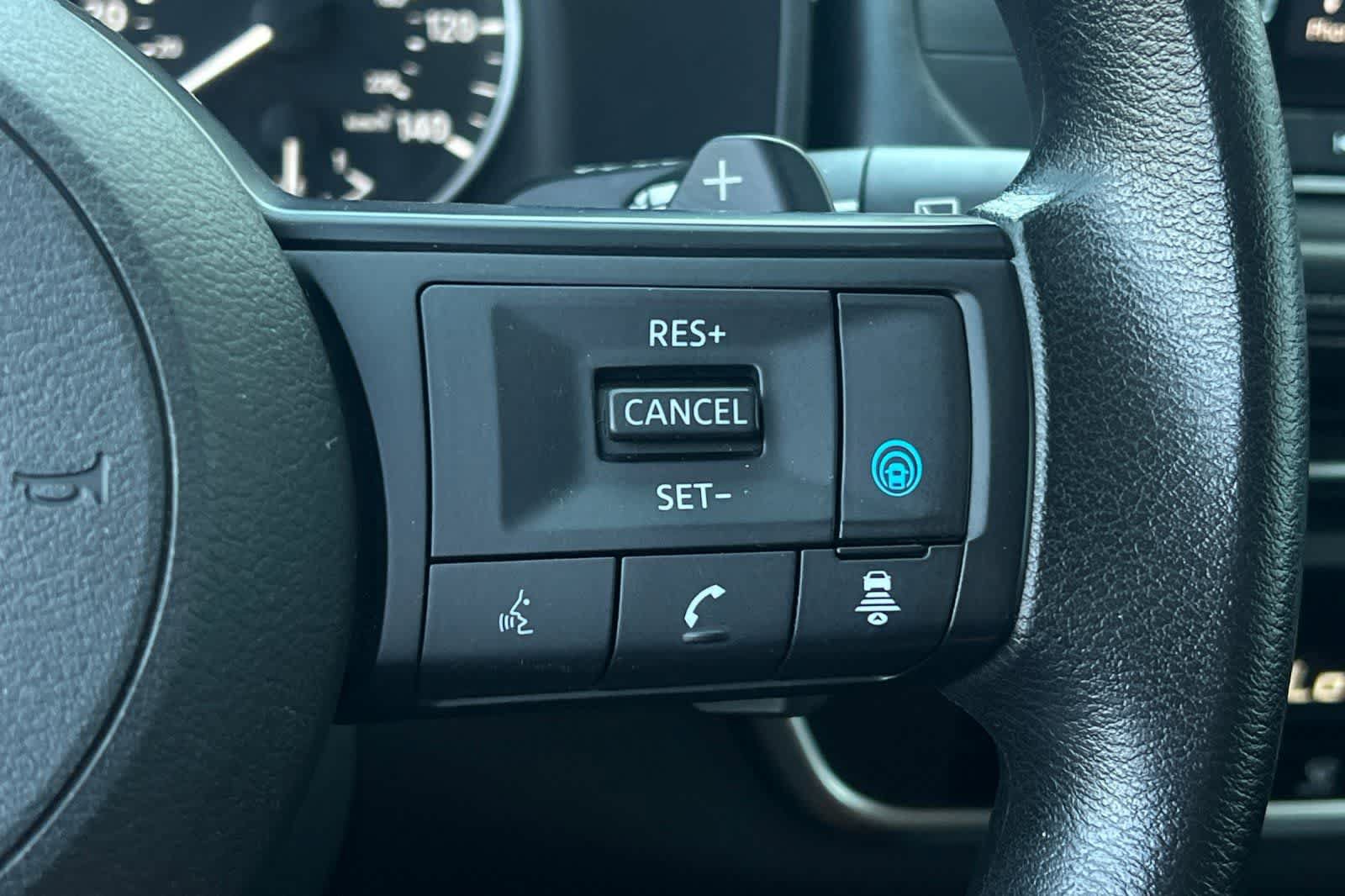 Used 2024 Nissan Rogue SV AWD/4WD image 30