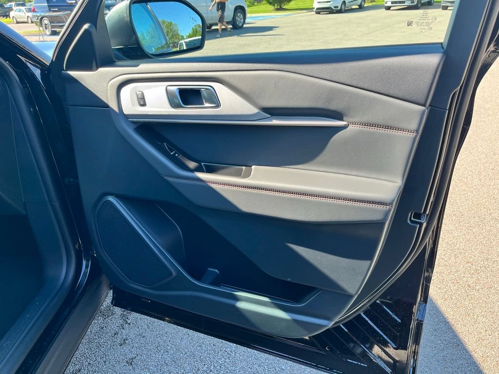 New 2026 Ford Explorer Active RWD image 9
