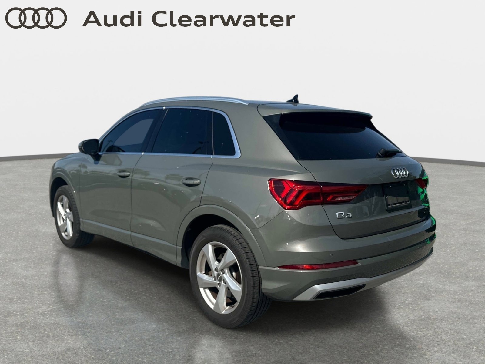 Used 2020 Audi Q3 2.0T Premium Plus w/ Premium Plus Package AWD/4WD image 2