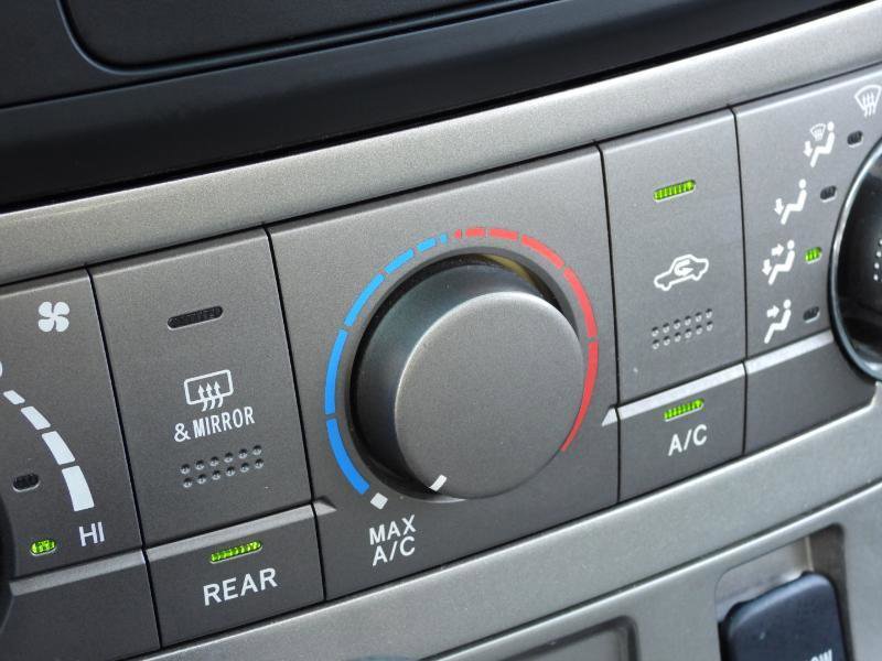 Used 2012 Toyota Highlander SE w/ Tow Pkg FWD image 52