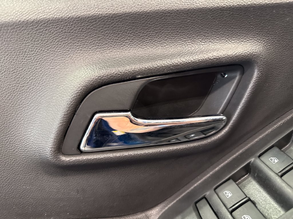 Used 2020 Chevrolet Trax LT FWD image 27
