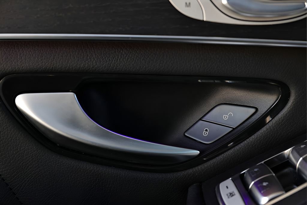 Used 2022 Mercedes-Benz GLC 300 4MATIC Coupe image 38