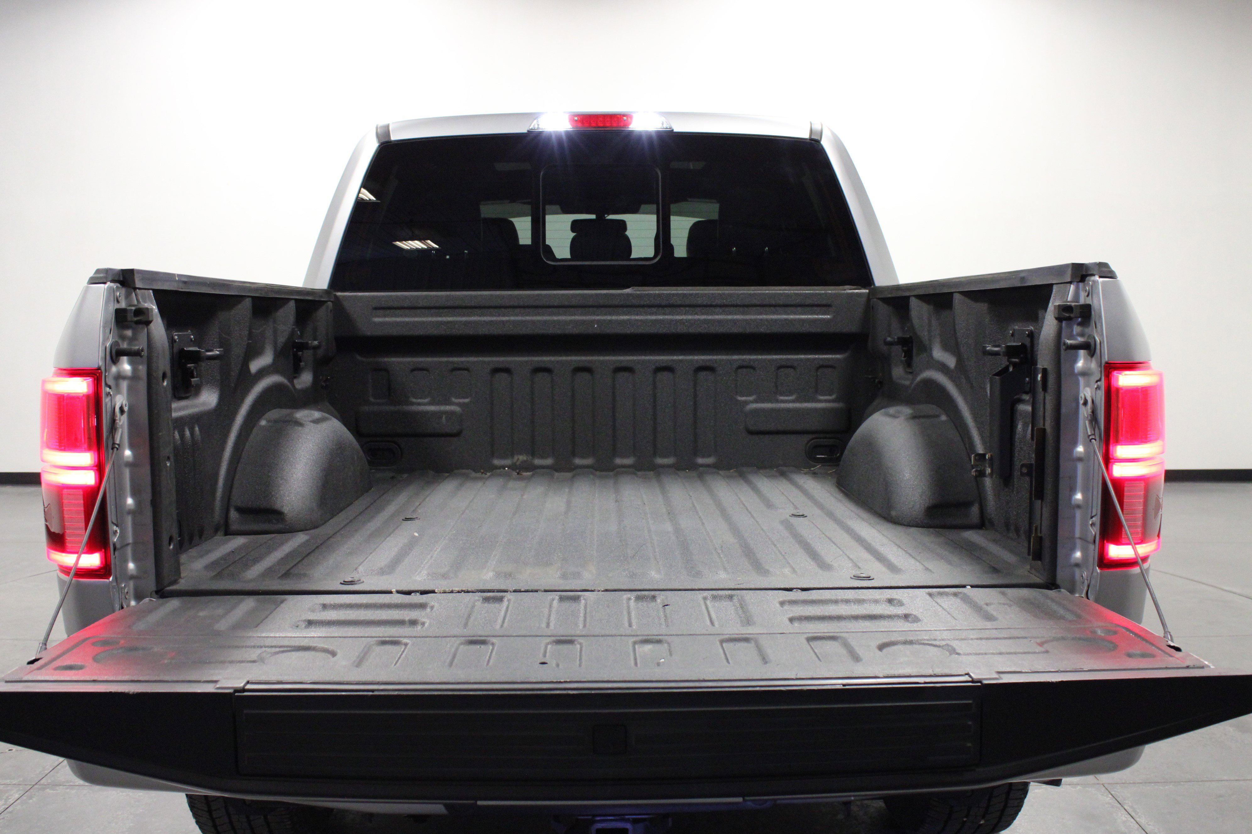 Used 2020 Ford F150 Platinum w/ Technology Package AWD/4WD image 14