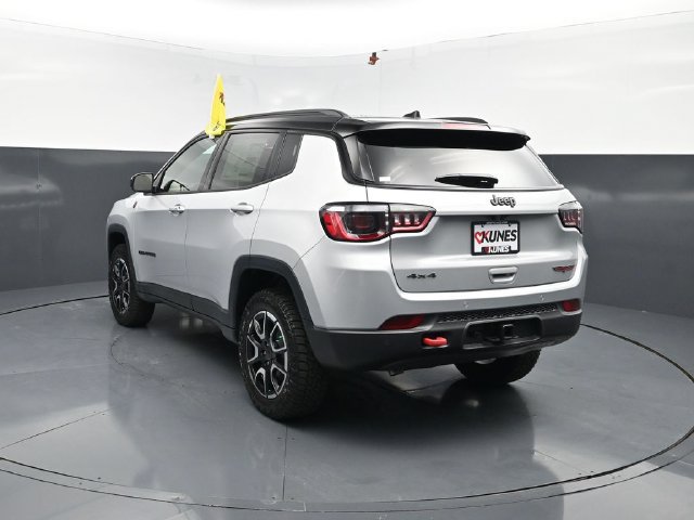 New 2026 Jeep Compass Trailhawk w/ Sun, Sound & Navigation Group AWD/4WD image 7