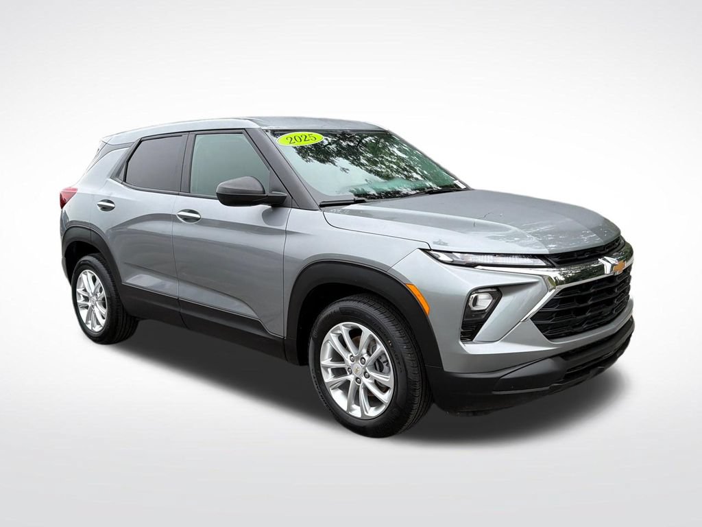 Used 2025 Chevrolet TrailBlazer LS w/ LS Convenience Package FWD image 9