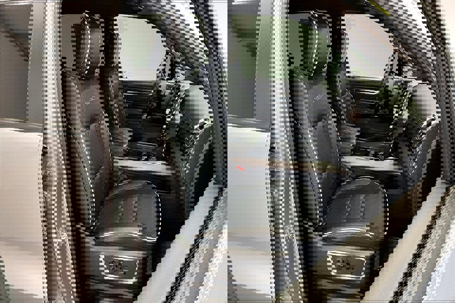 Used 2025 RAM 1500 Laramie w/ Sport Appearance Package image 6