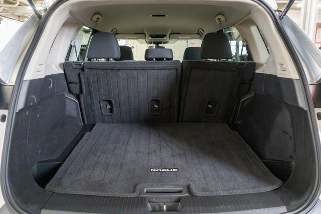 Used 2021 Nissan Rogue SV image 11