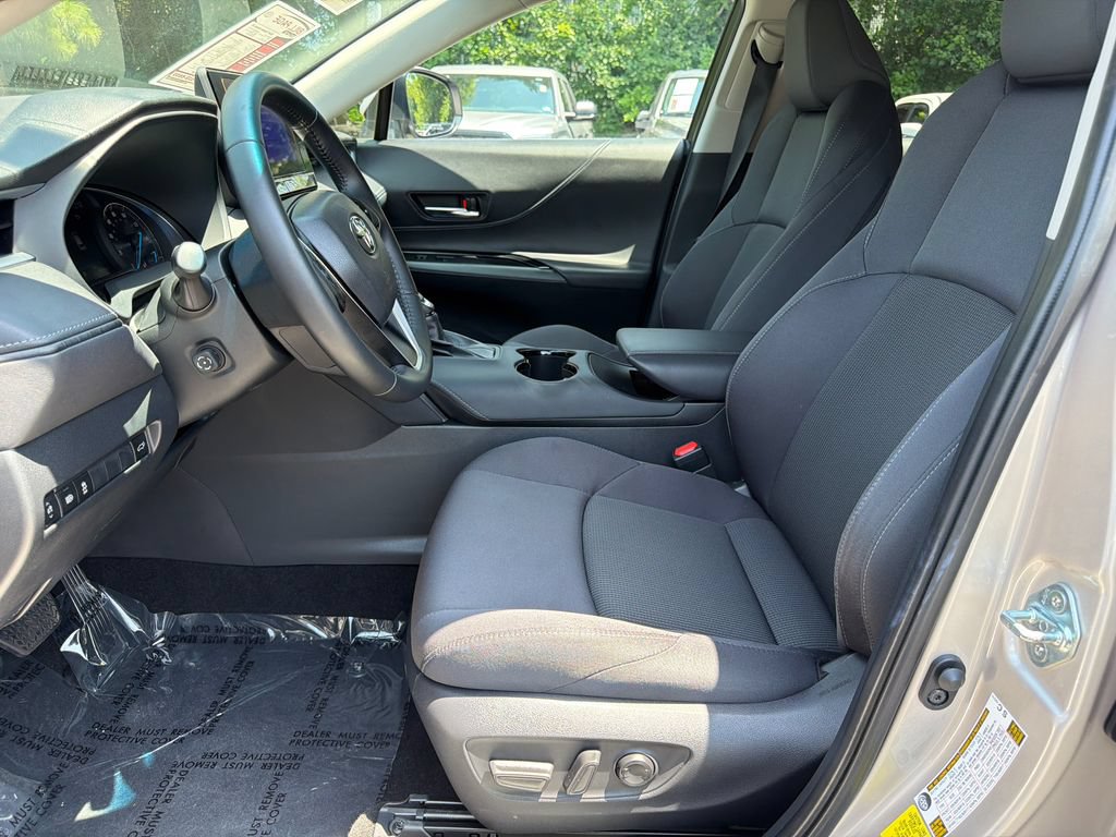 Used 2024 Toyota Venza LE AWD/4WD image 20