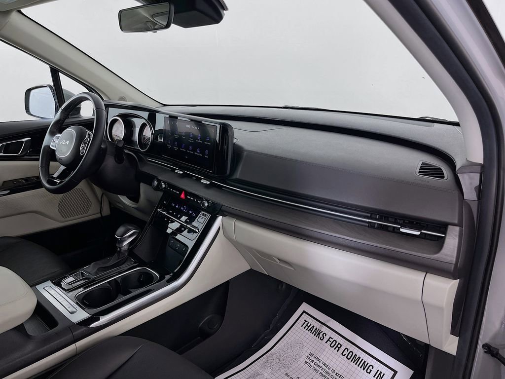 Used 2024 Kia Carnival EX image 34