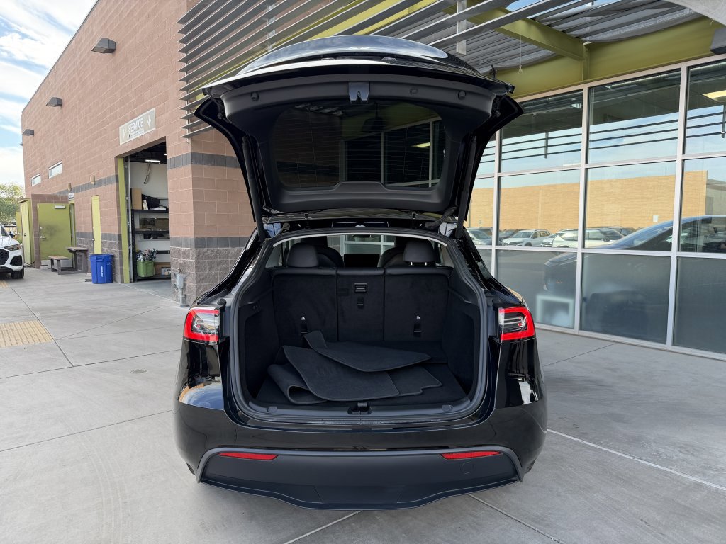 Used 2024 Tesla Model Y 2WD image 35