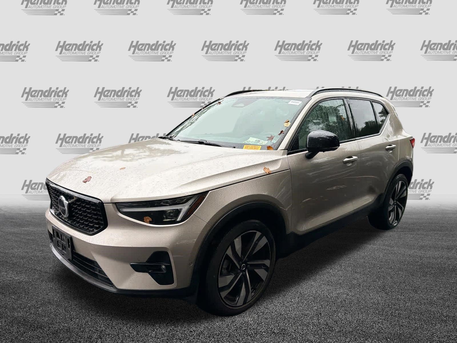 Certified 2024 Volvo XC40 B5 Plus w/ Climate Package AWD/4WD image 8