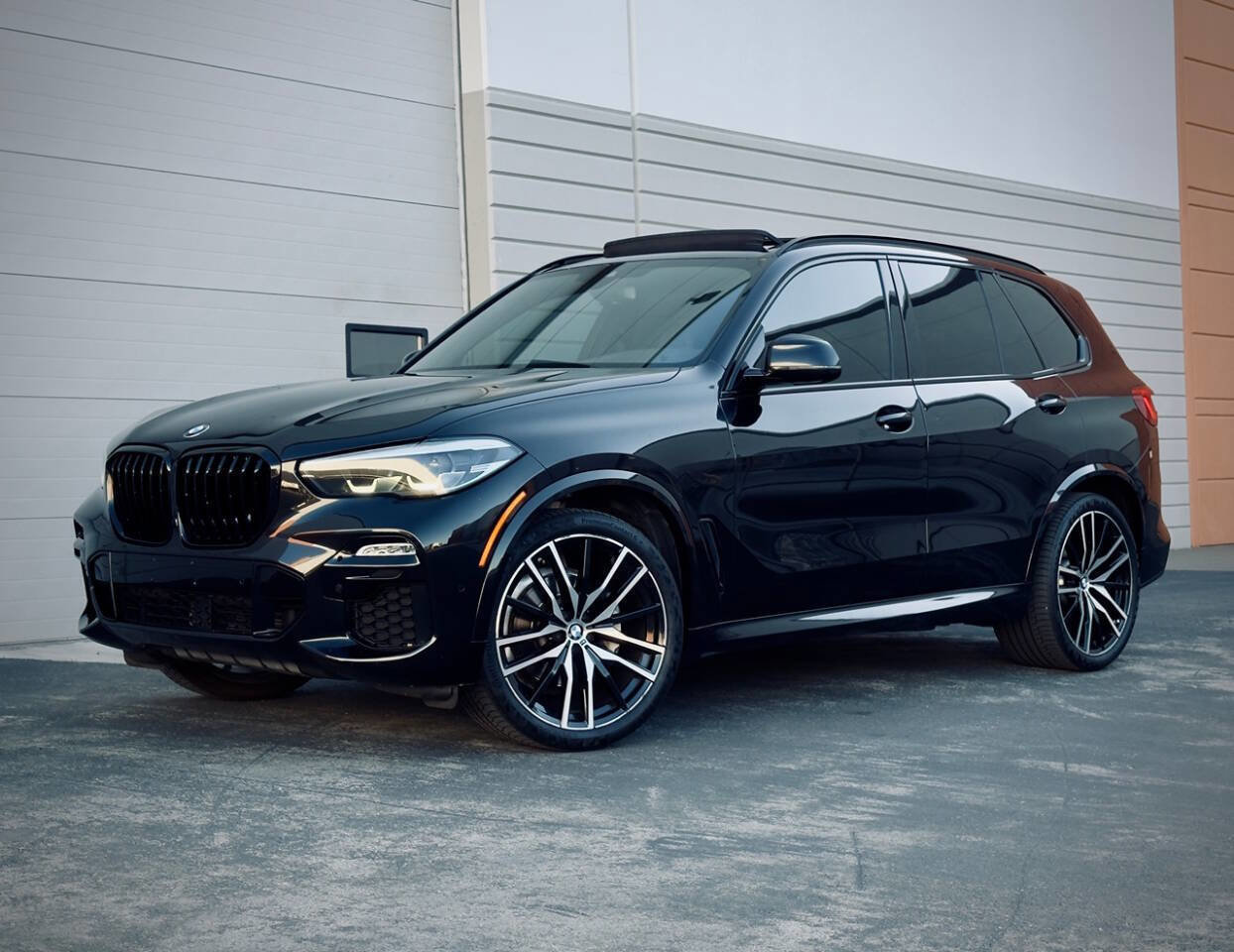 Used 2020 BMW X5 sDrive40i w/ M Sport Package image 3