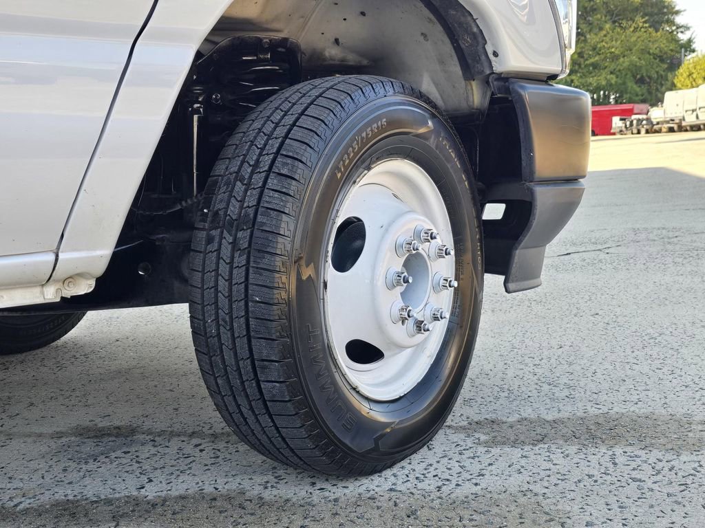 Used 2021 Ford E-450 and Econoline 450 Super Duty w/ Power Windows & Locks Group image 15