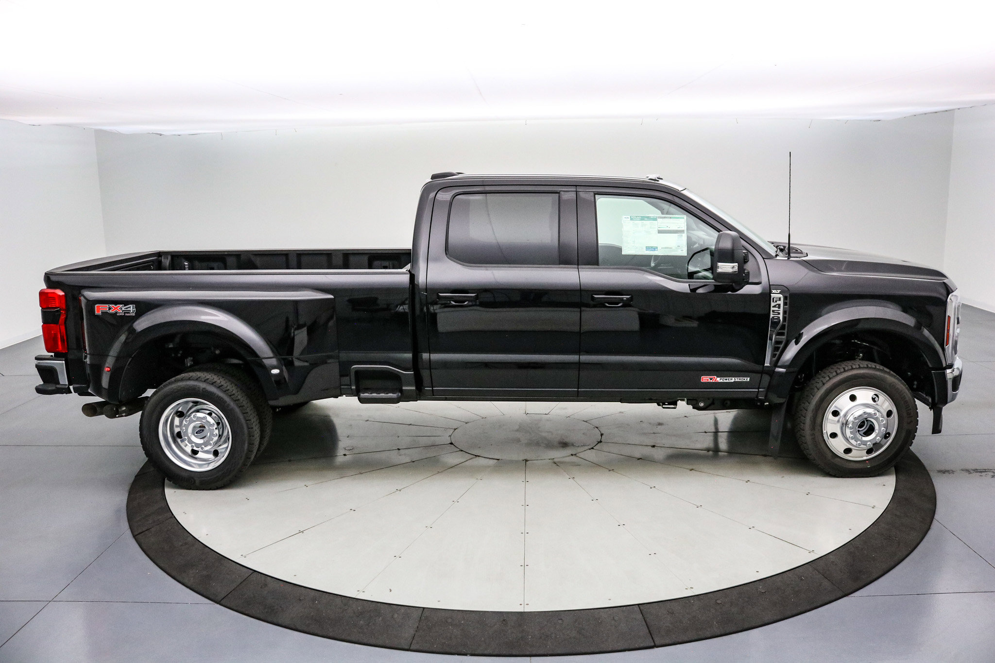 New 2026 Ford F450 XLT w/ XLT Premium Package image 3