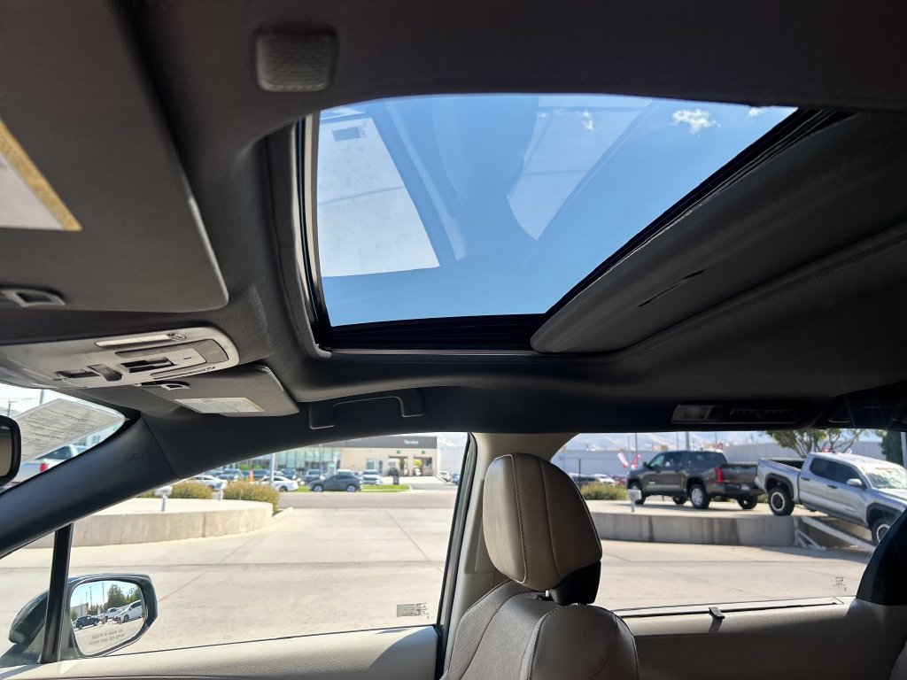 Certified 2022 Toyota Sienna Limited AWD/4WD image 17