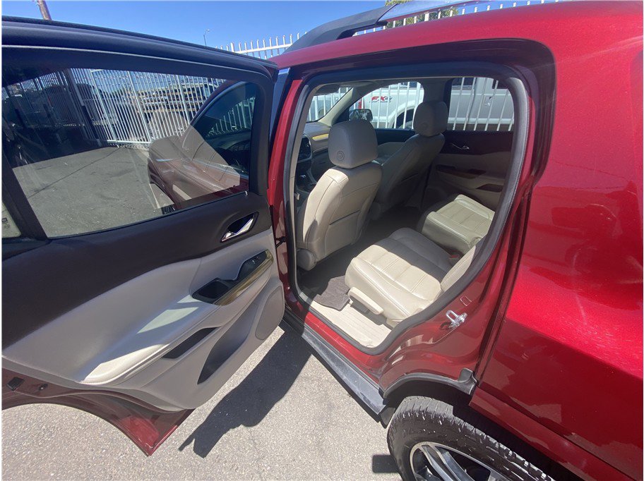Used 2018 GMC Acadia Denali w/ Technology Package AWD/4WD image 9