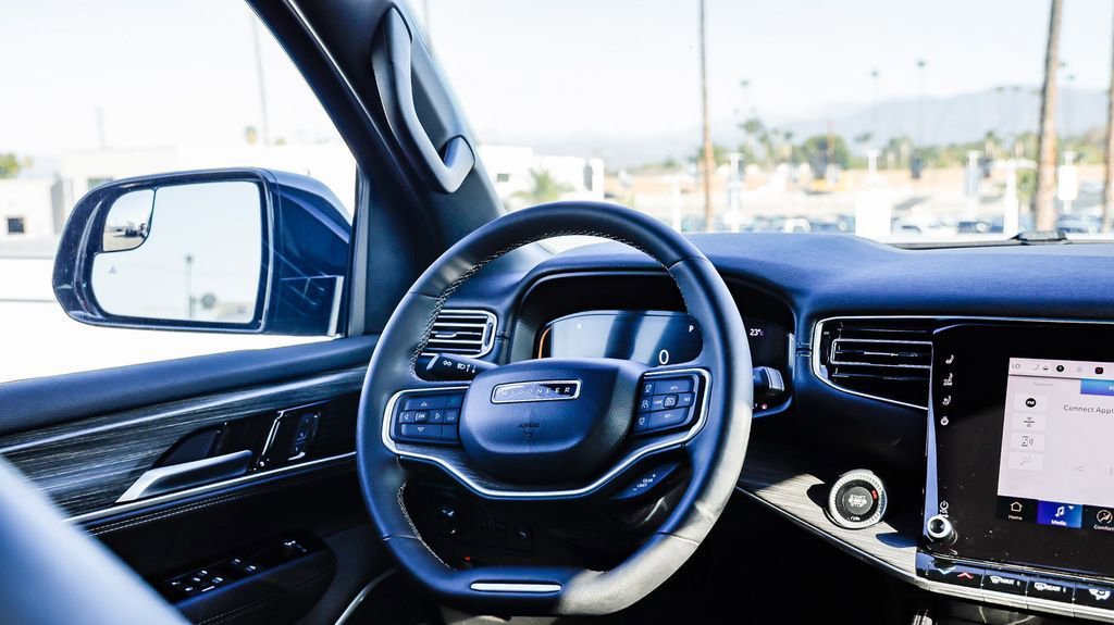 Certified 2024 Jeep Wagoneer Series II image 16