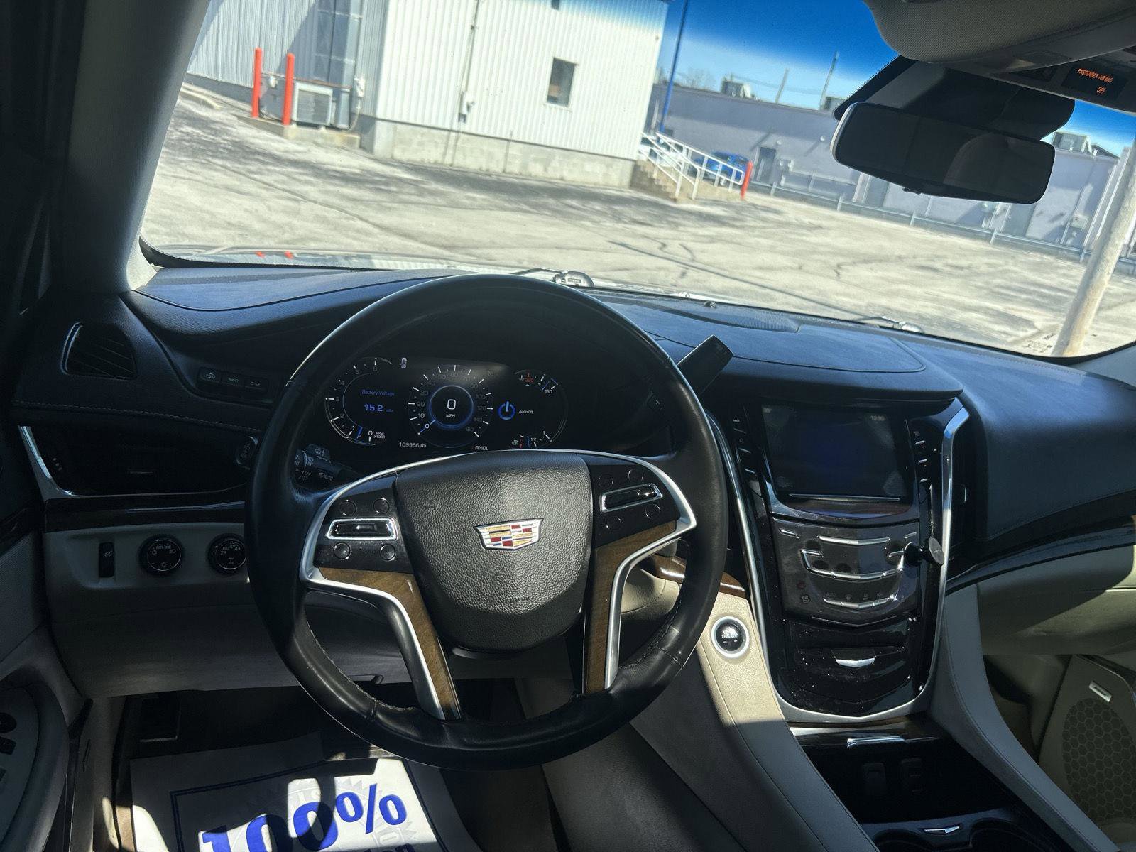 Used 2018 Cadillac Escalade Luxury AWD/4WD image 15