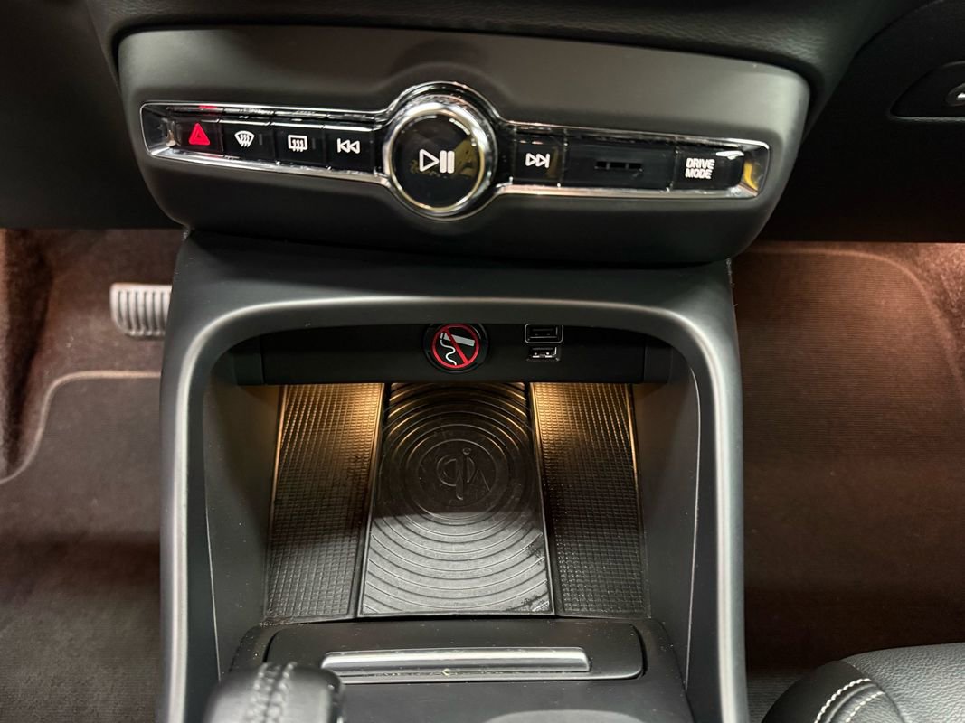 Used 2019 Volvo XC40 T5 Momentum image 29