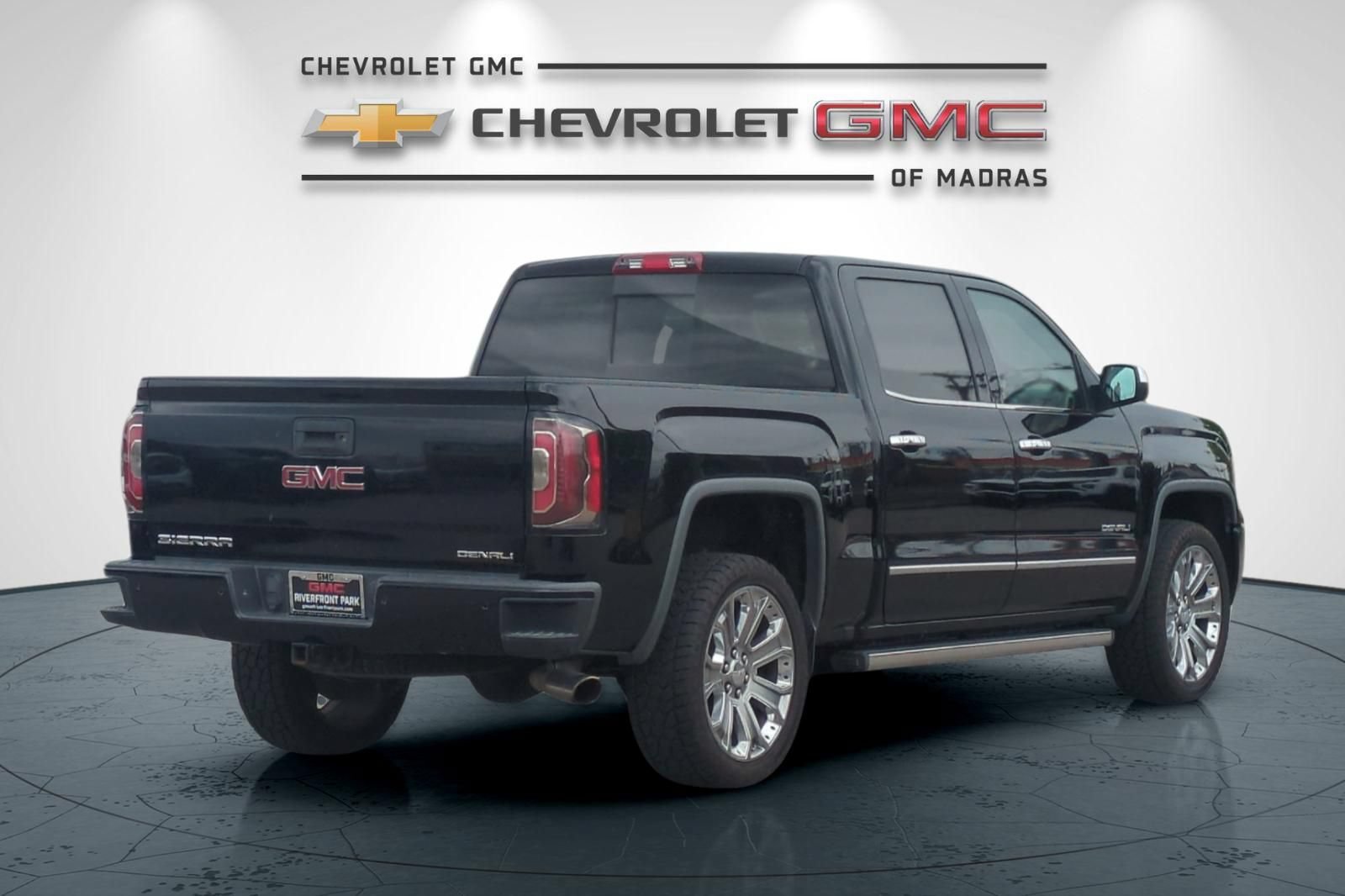 Used 2018 GMC Sierra 1500 Denali w/ Denali Ultimate Package AWD/4WD image 3