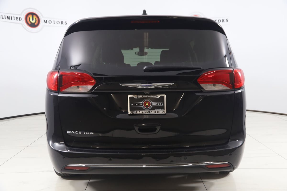 Used 2018 Chrysler Pacifica Touring-L FWD image 42