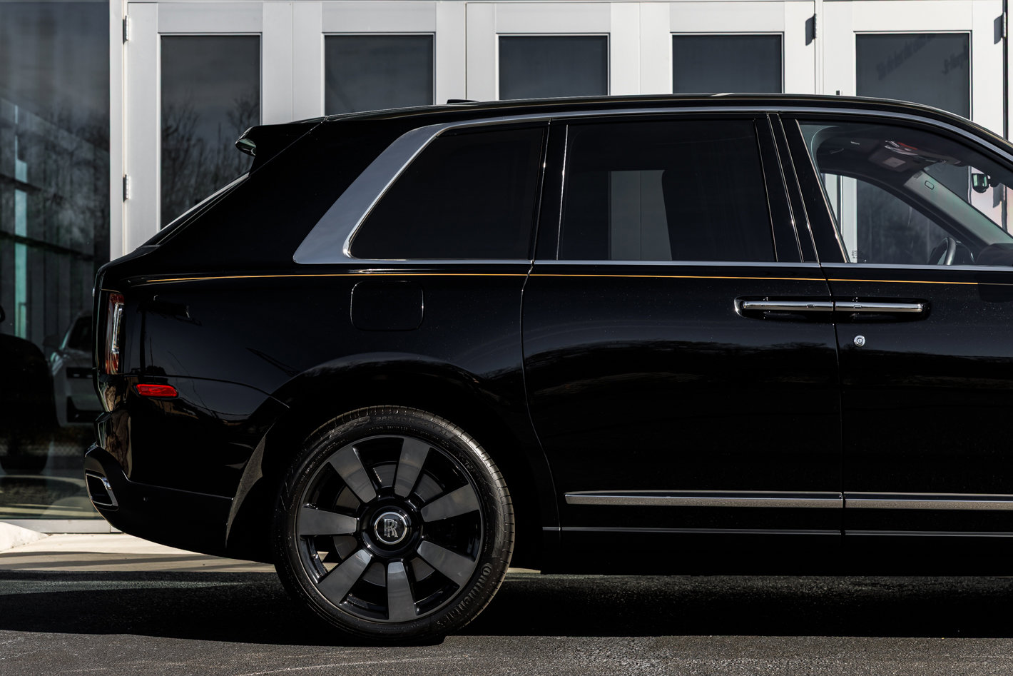 Used 2024 Rolls-Royce Cullinan Base w/ Cullinan Package image 20