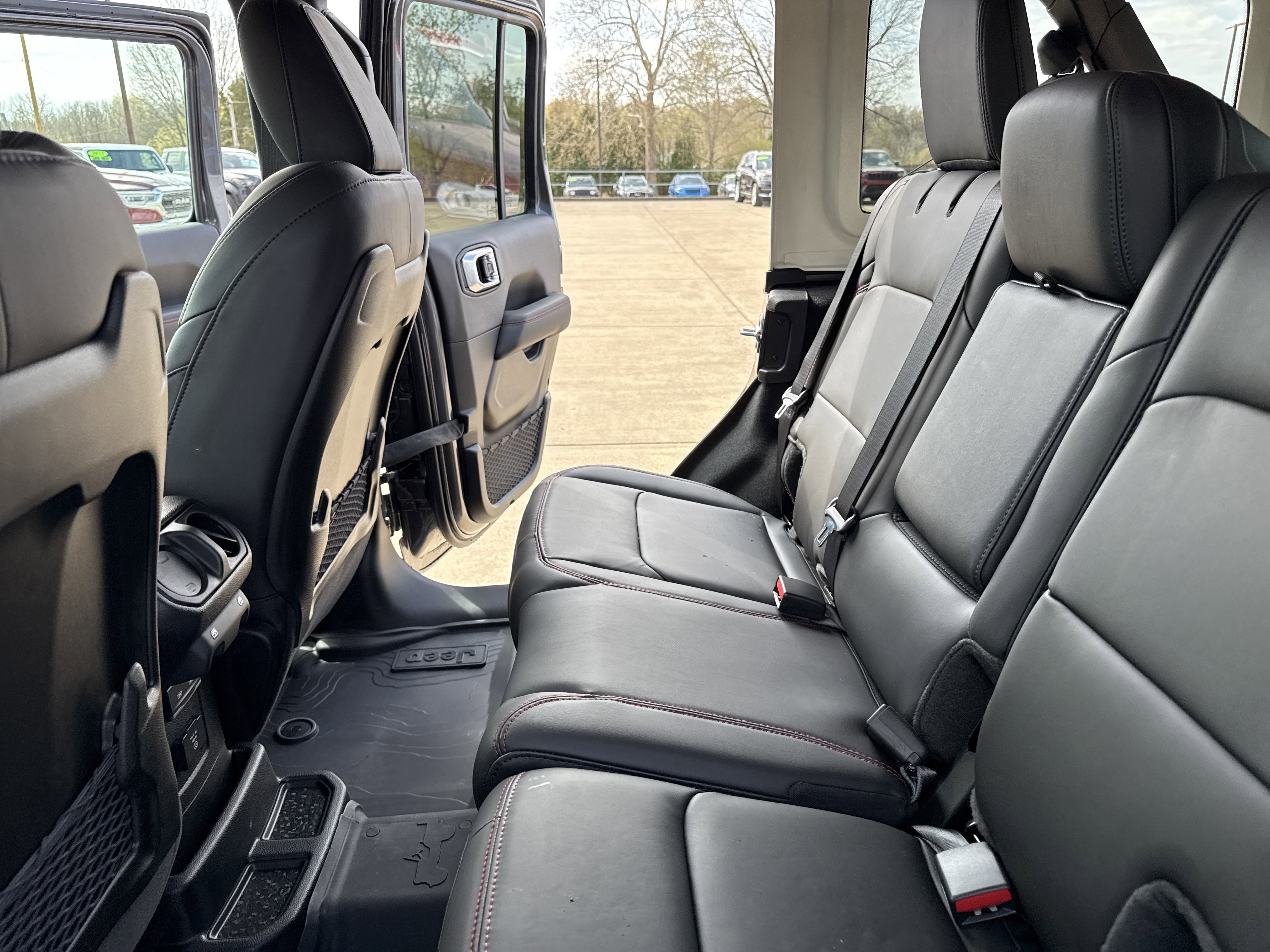 New 2025 Jeep Wrangler Unlimited Rubicon w/ Technology Group image 29