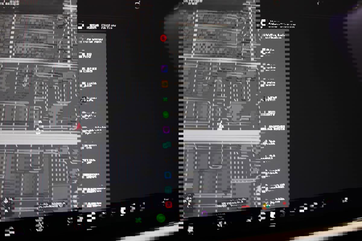 Used 2022 Tesla Model X Plaid image 18