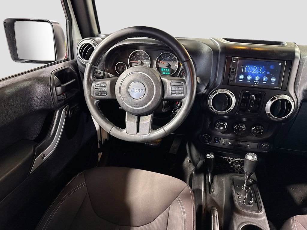 Used 2015 Jeep Wrangler Unlimited Sahara w/ Connectivity Group image 15