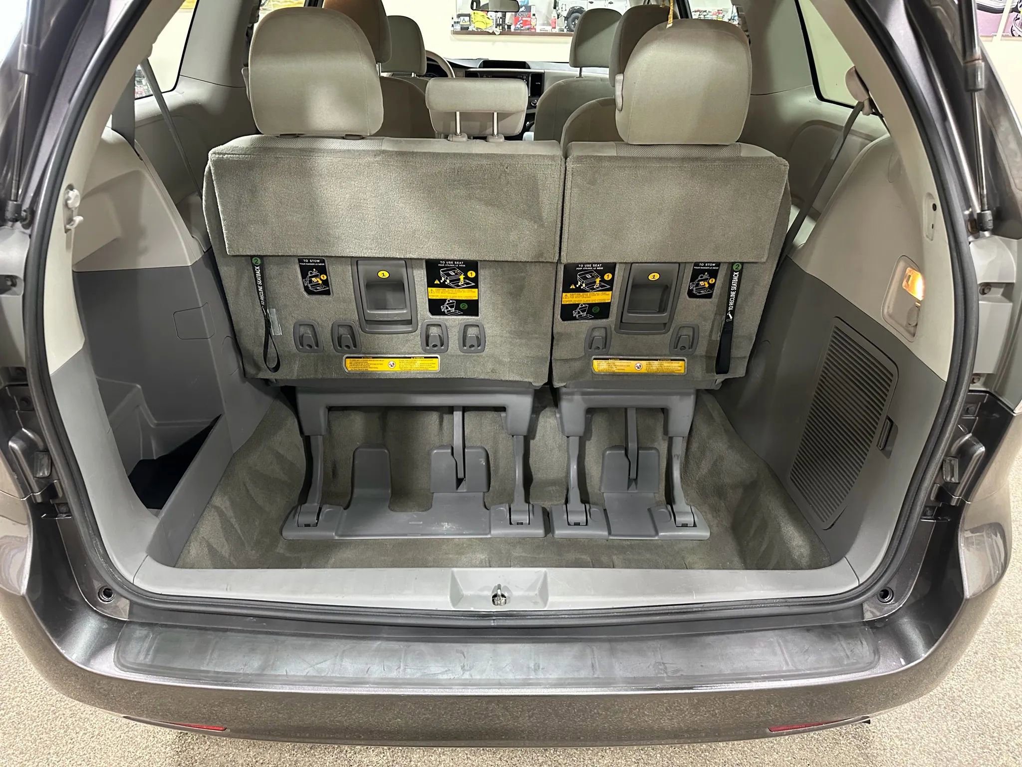 Used 2012 Toyota Sienna image 24