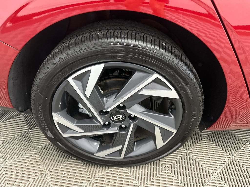 Used 2025 Hyundai Elantra Limited FWD image 18
