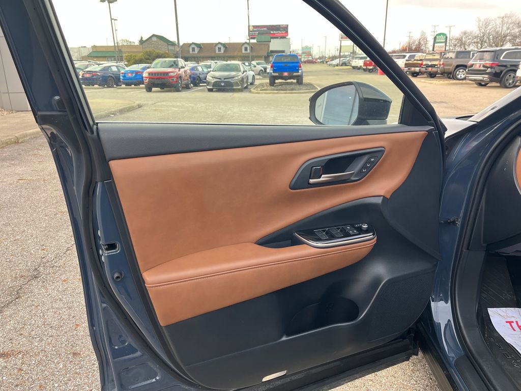 Used 2025 Toyota Crown Signia image 11