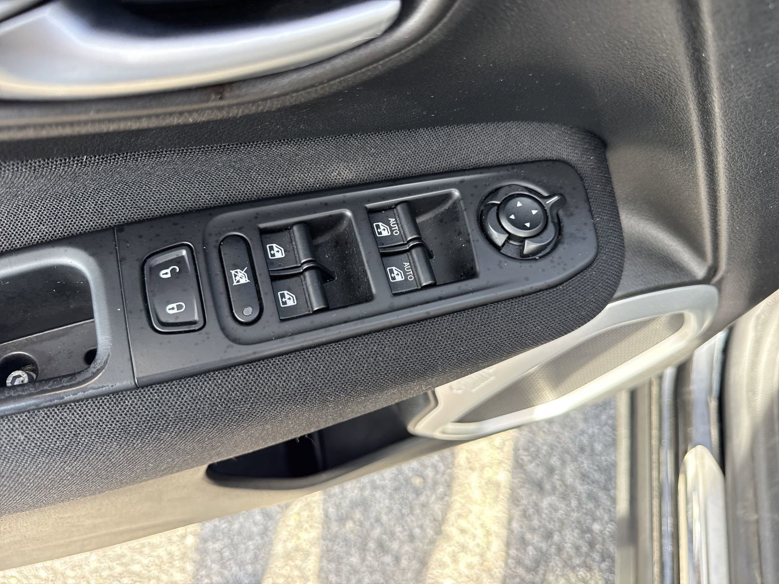 Used 2020 Jeep Renegade Latitude image 14