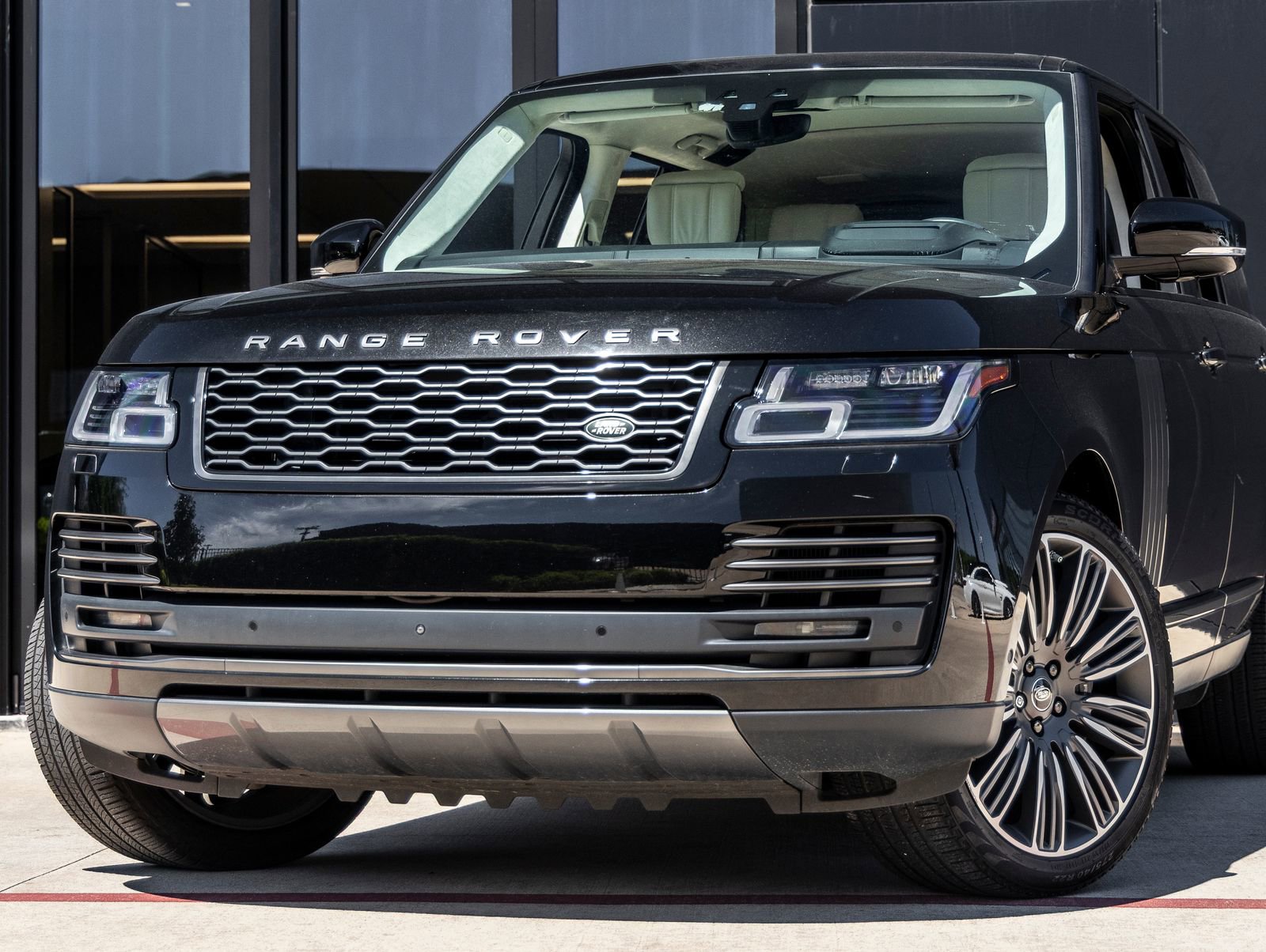 Used 2020 Land Rover Range Rover Autobiography image 3
