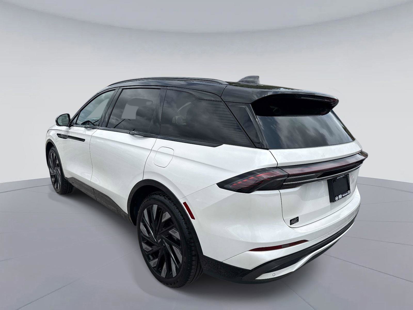 Used 2025 Lincoln Nautilus Reserve image 5