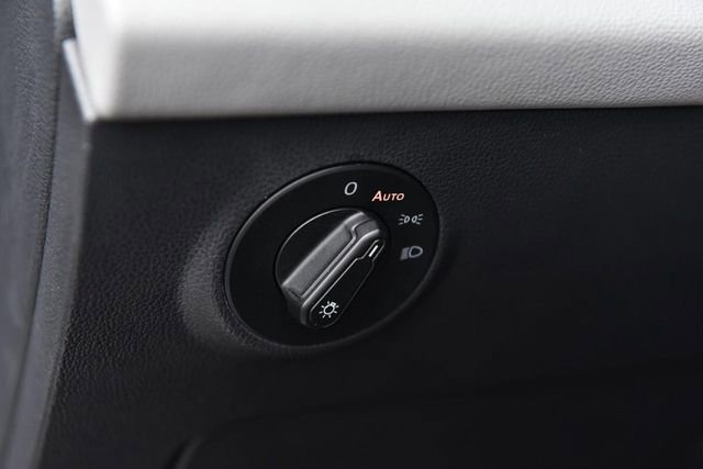 Certified 2023 Volkswagen Taos SE w/ Panoramic Sunroof Package image 10