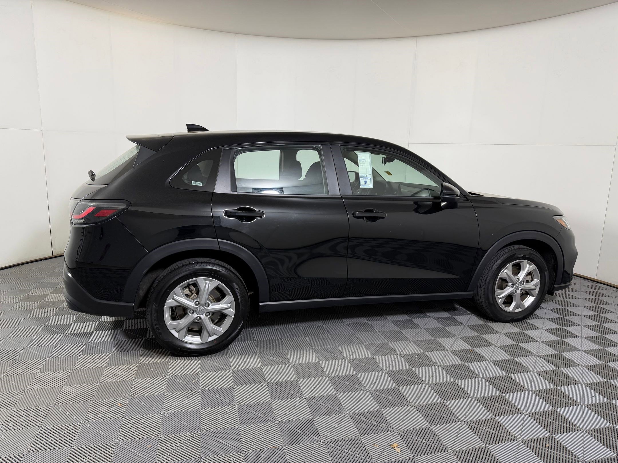 Certified 2025 Honda HR-V LX image 7