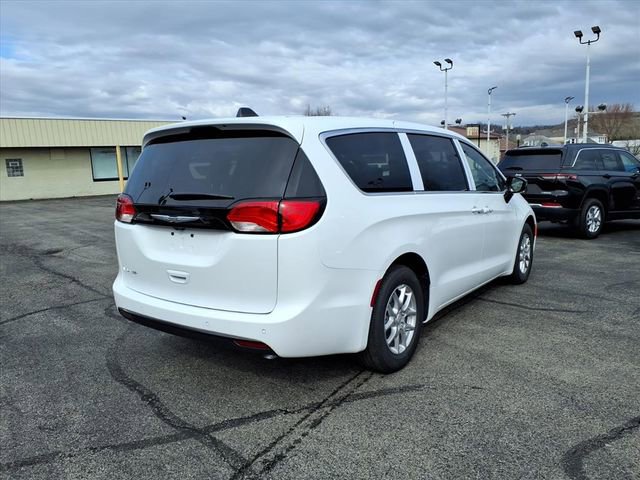 New 2026 Chrysler Voyager LX image 7