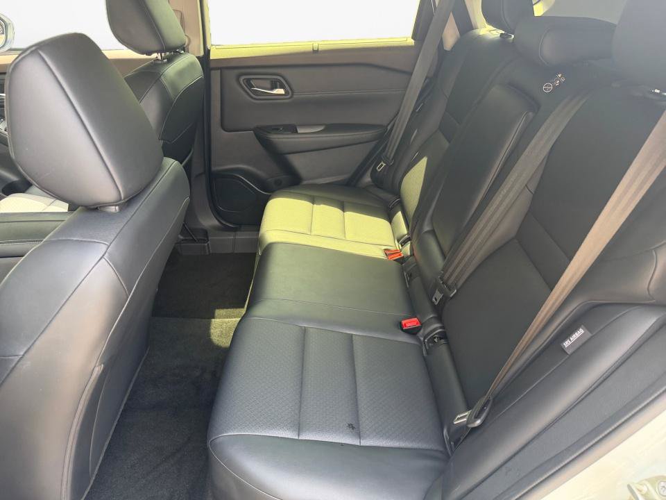 Used 2023 Nissan Rogue SV w/ SV Premium B Package AWD/4WD image 16