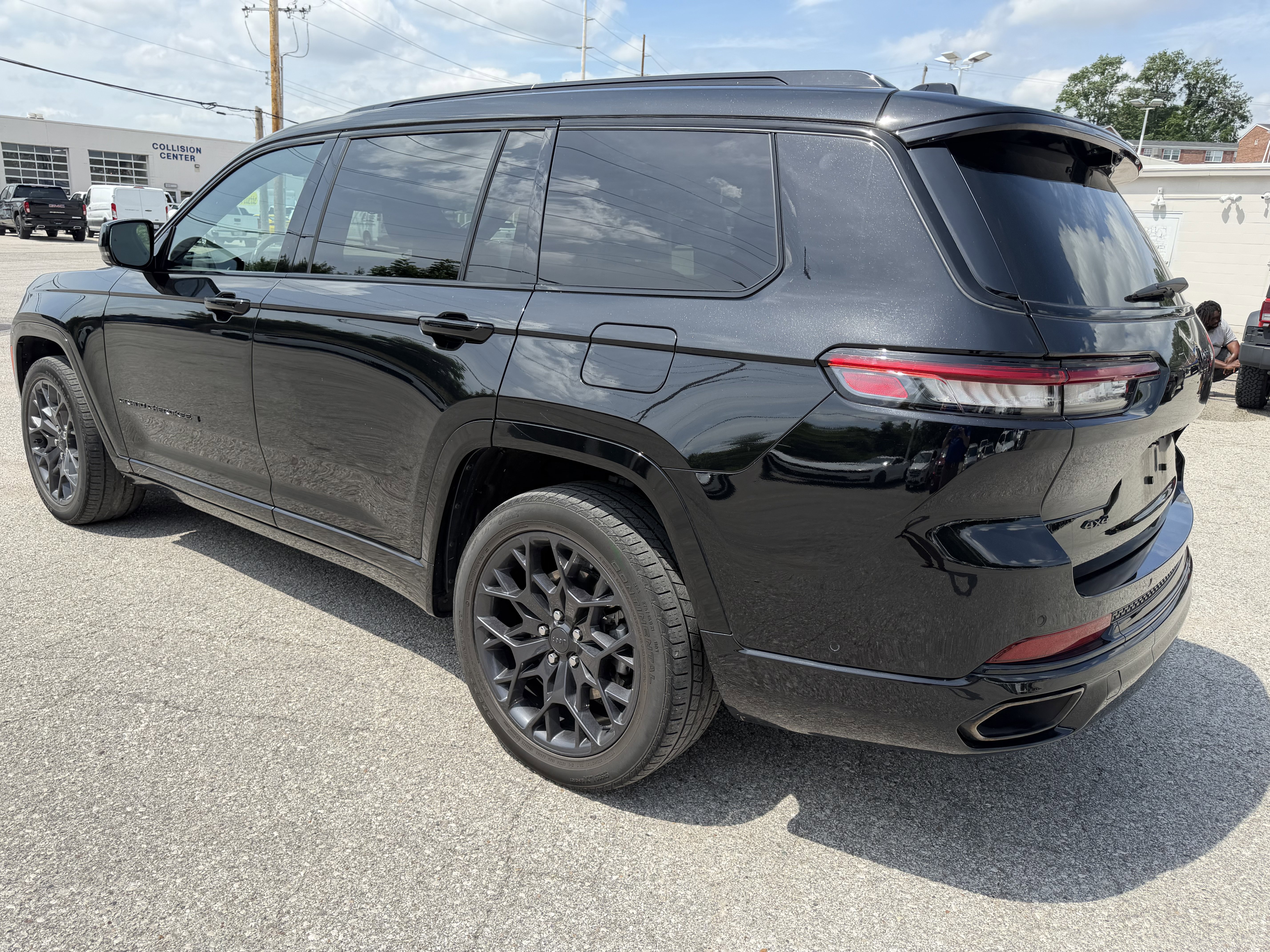 Used 2023 Jeep Grand Cherokee L Summit AWD/4WD image 5